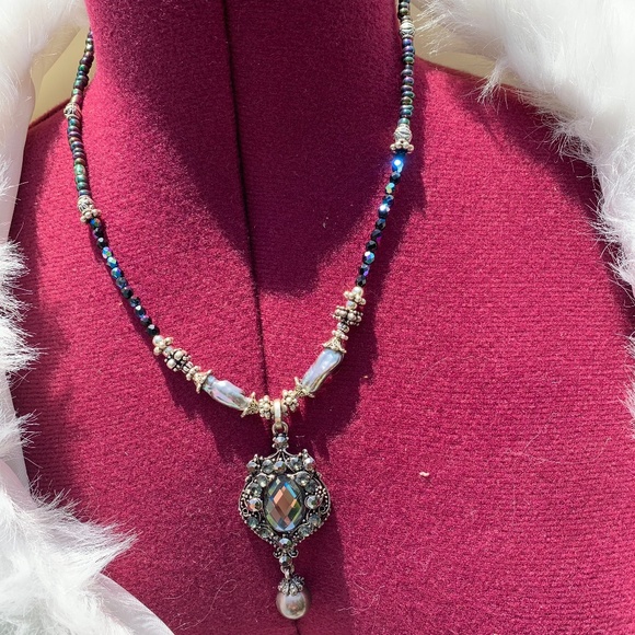 Black Crystal pendant necklace - Picture 1 of 3